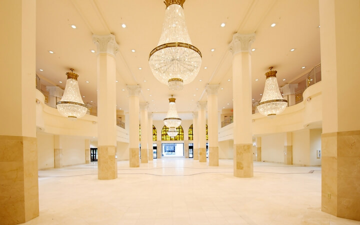 The Souther Exchange Ballroom features high ceilings and chandeliers that make it a glamorous Atlanta event venue