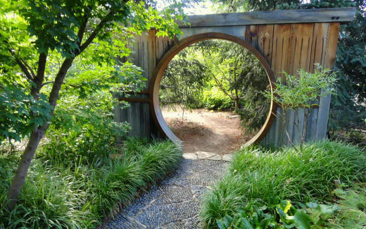 An archway at the Denver Botanic Gardens